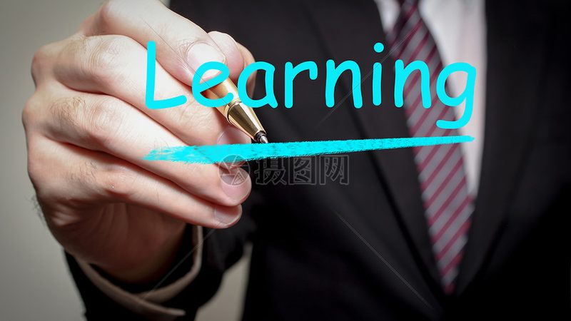 在选择学校时，您可以关注以下几点：
