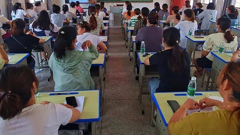 背景：学历提升，职场竞争加剧